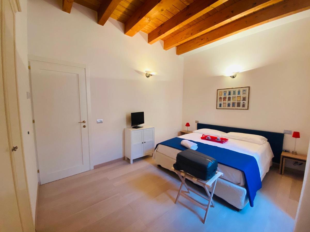 Ng Guest House Il Ris Сасари Екстериор снимка