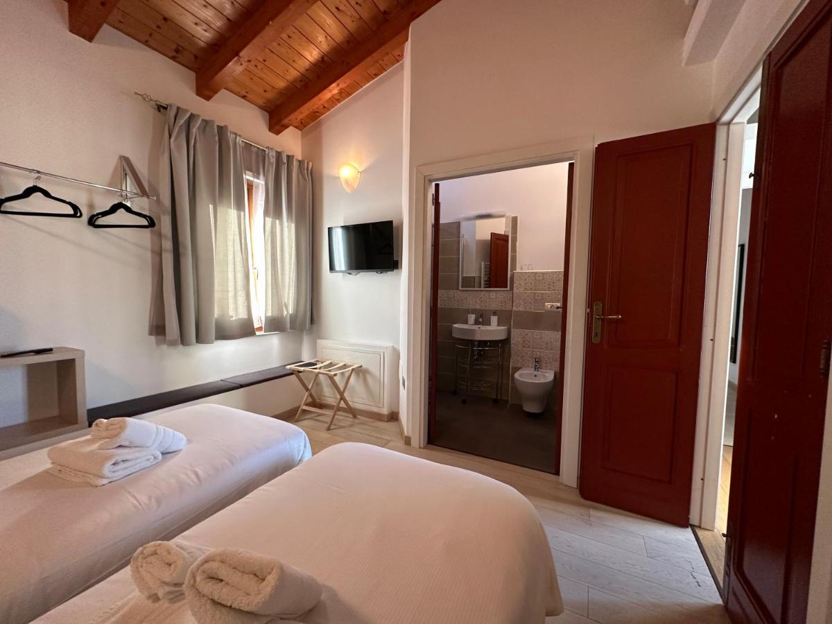 Ng Guest House Il Ris Сасари Екстериор снимка