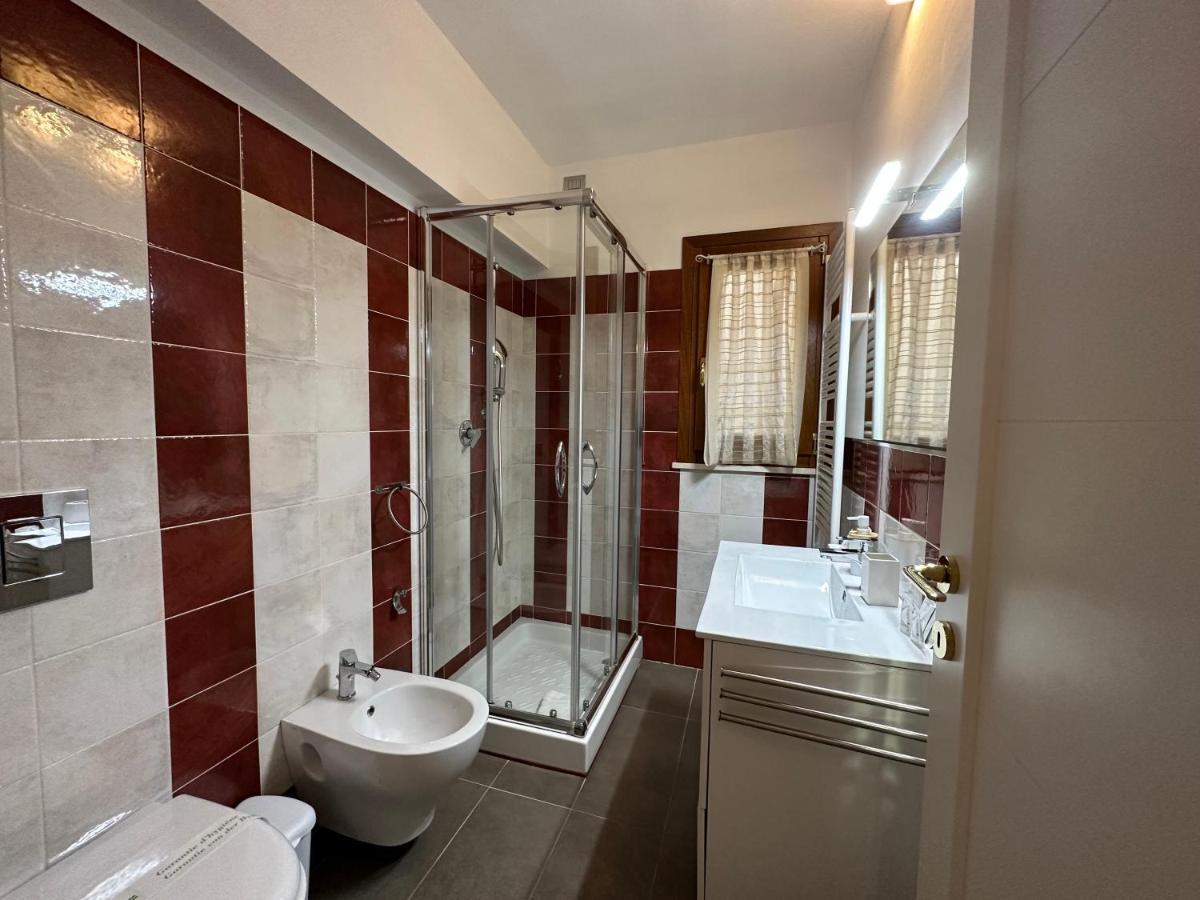 Ng Guest House Il Ris Сасари Екстериор снимка